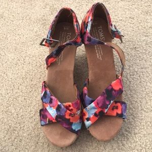 Toms wedges in multicolor